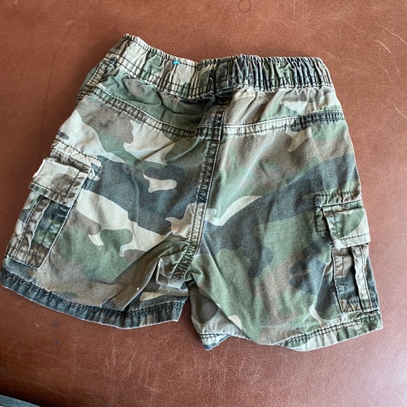 Children’s Place Camo Shorts - Picture 2 of 3
